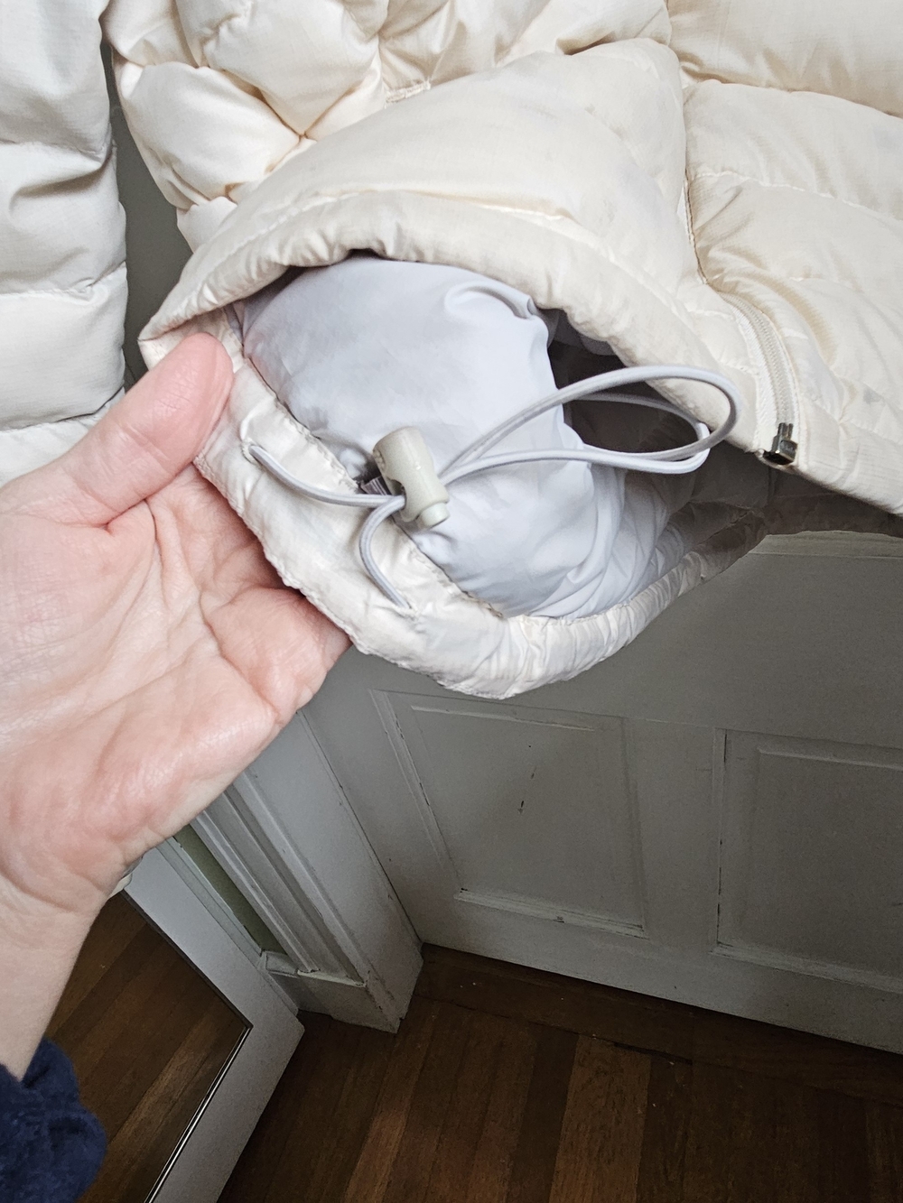 Patagonia Women's Down Puffer Jacket - Picture 5 of 10
